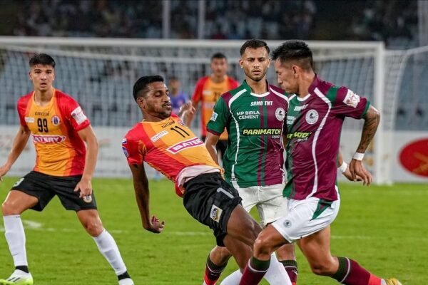 How did East Bengal and Mohun Bagan play Sunday derby?