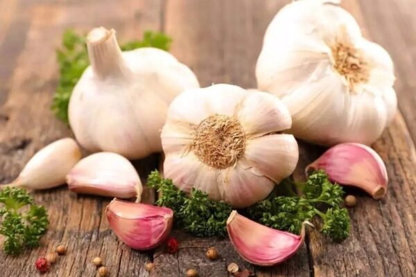 Who should not eat garlic this summer?