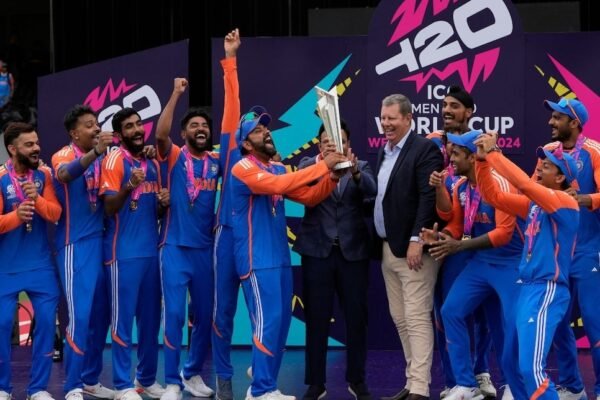 Rohit and Virat are getting 5 crores, who is getting how much prize money?