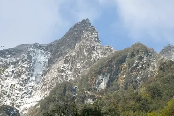 A 10-member trekking team explored Mount Crow in the Pipsorang area