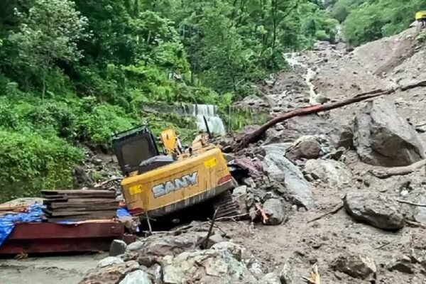 Flood wrecks havoc in Arunachal, 3000 affected, 12 d*ad