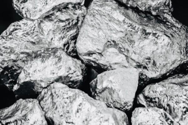 Zinc futures prices jump on demand