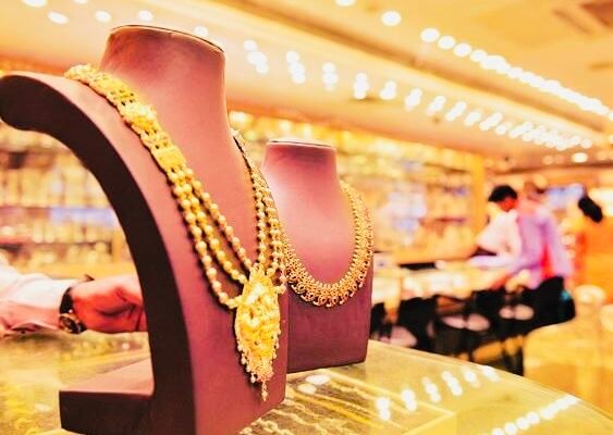 Gold prices downgrade in Delhi due to weak demand